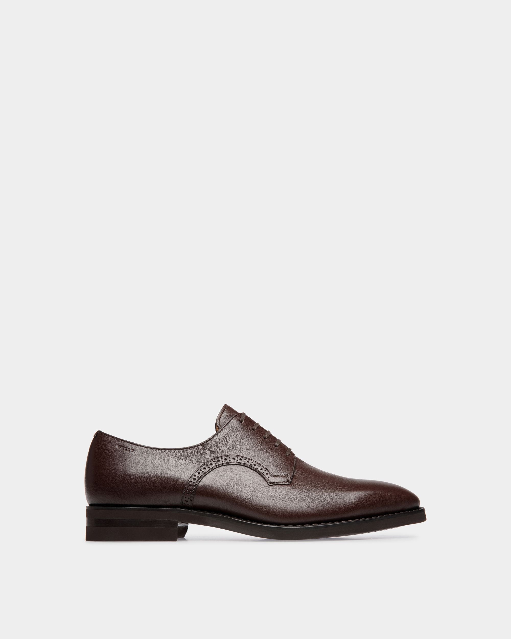 Scribe | Derby pour homme en cuir grainé marron | Bally | Still Life Côté