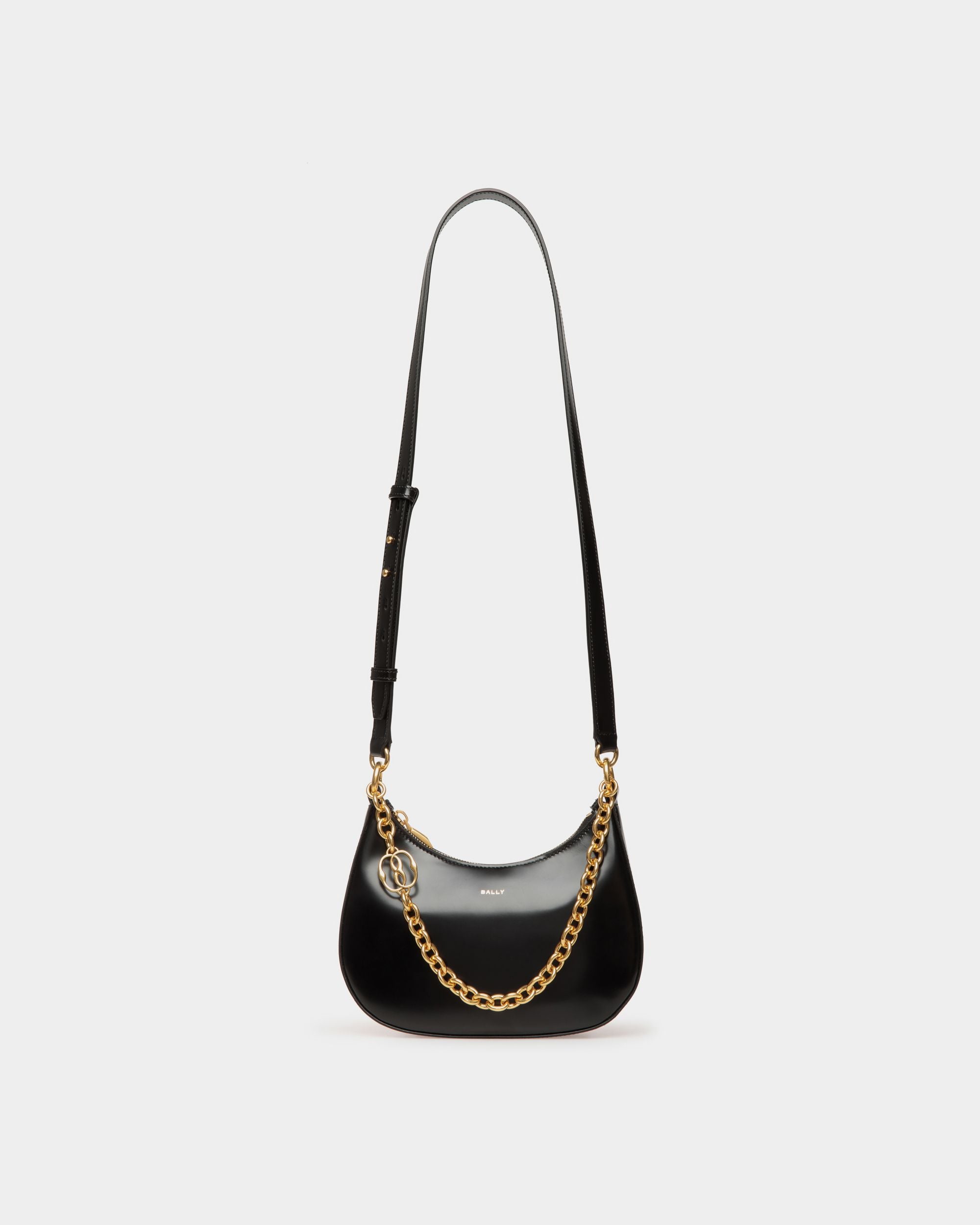 Emblem | Mini sac à bandoulière pour femme en cuir brossé noir | Bally | Still Life Devant