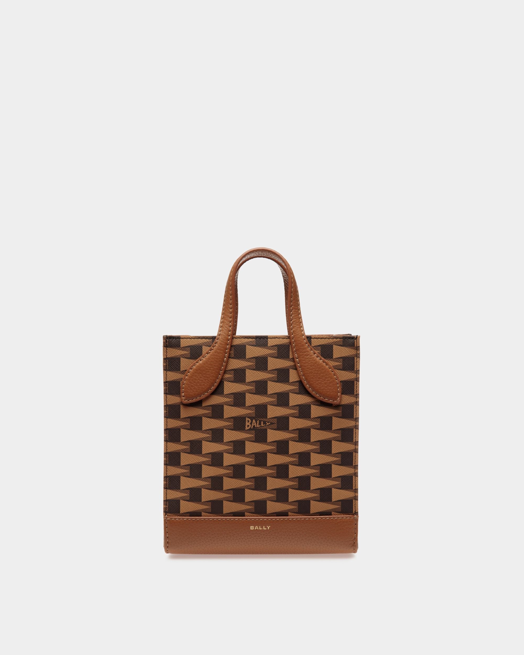 Pennant | Mini sac cabas pour femme en TPU marron avec motif Pennant | Bally | Still Life Devant