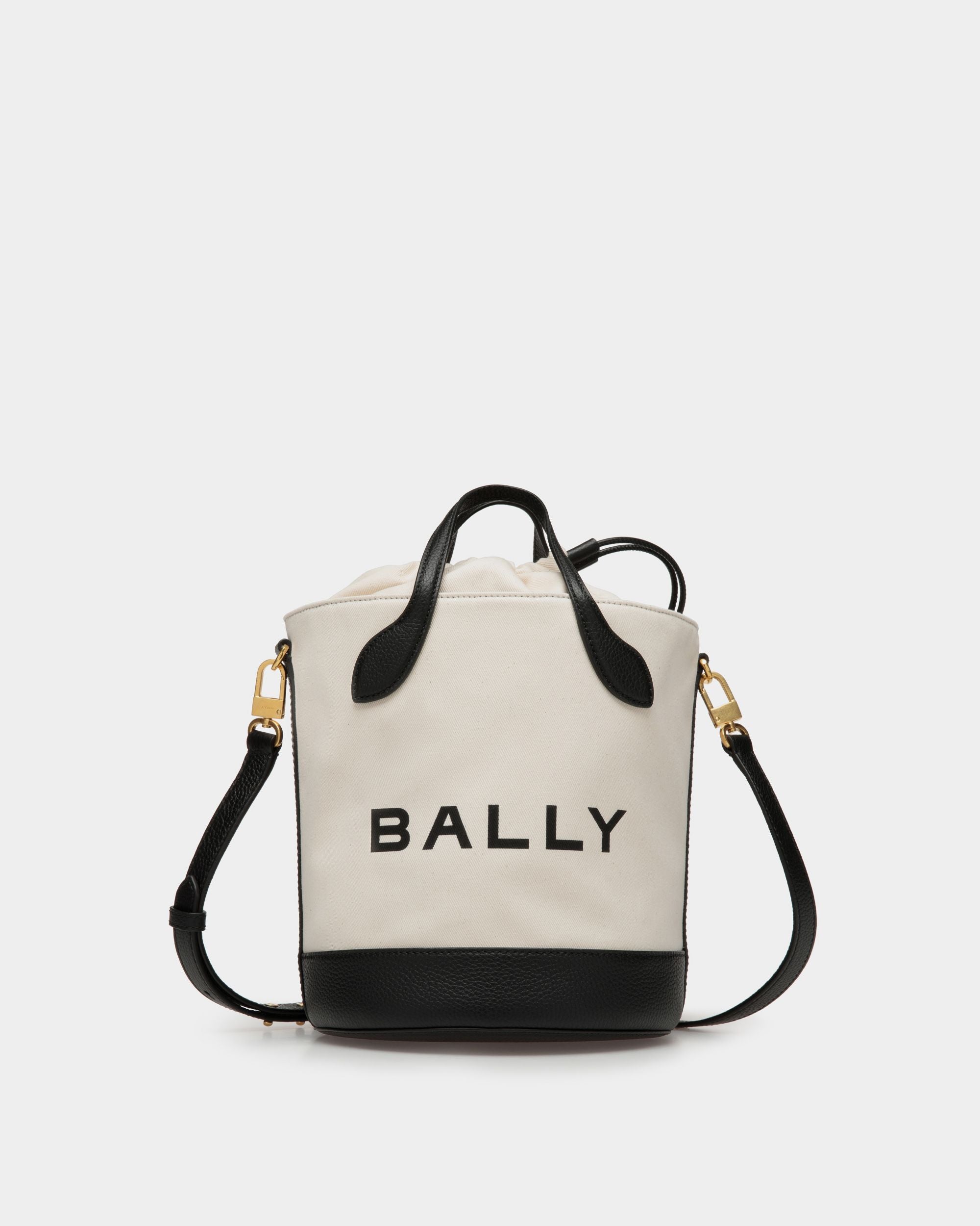 Bar 8 Hours | Sac seau pour femme | Tissu naturel et noir | Bally | Still Life Devant