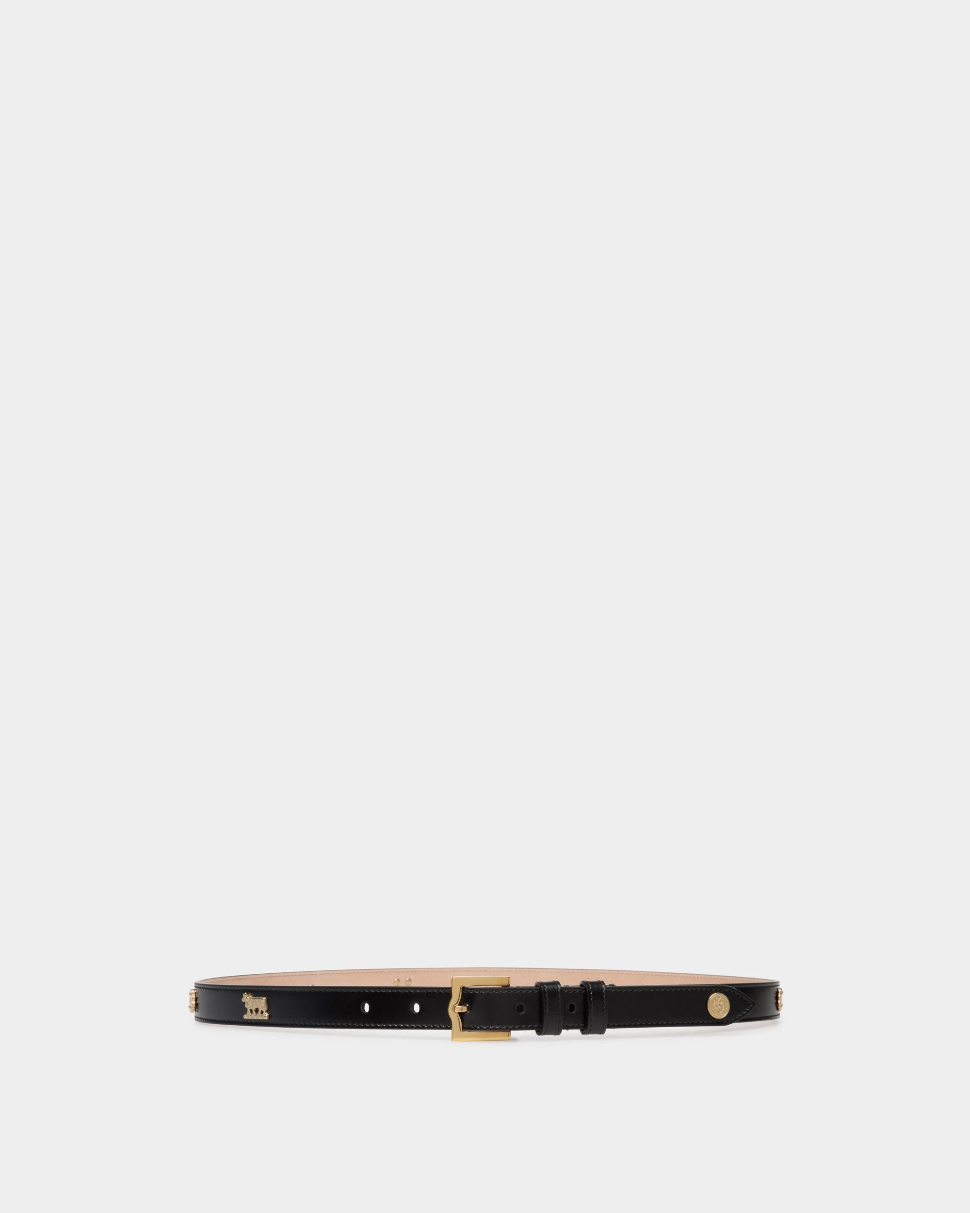 Emblem 85 cm | Ceinture pour femme en cuir brossé noir | Bally | Still Life Devant