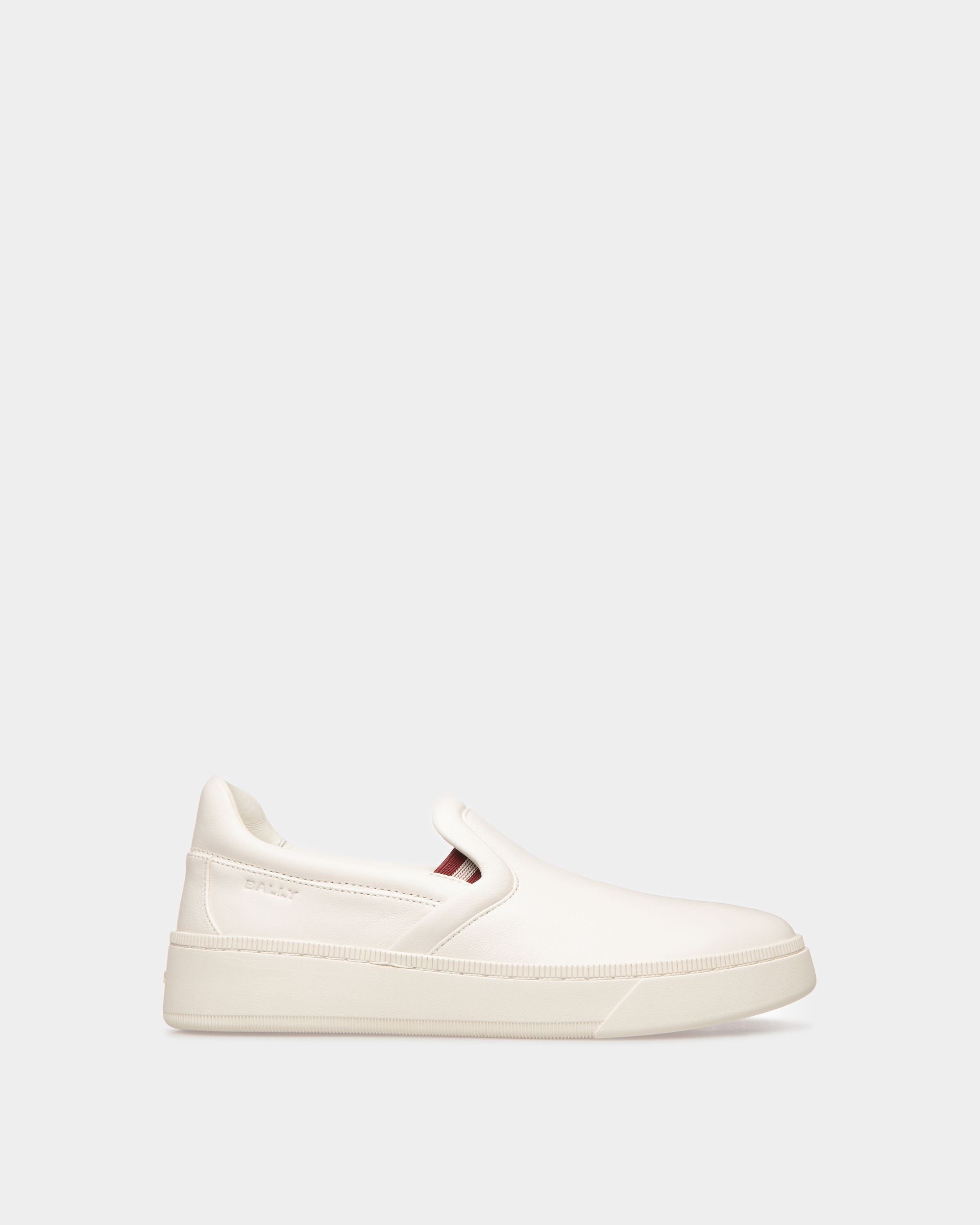 Raise | Sneaker pour femme en cuir blanc | Bally | Still Life Côté