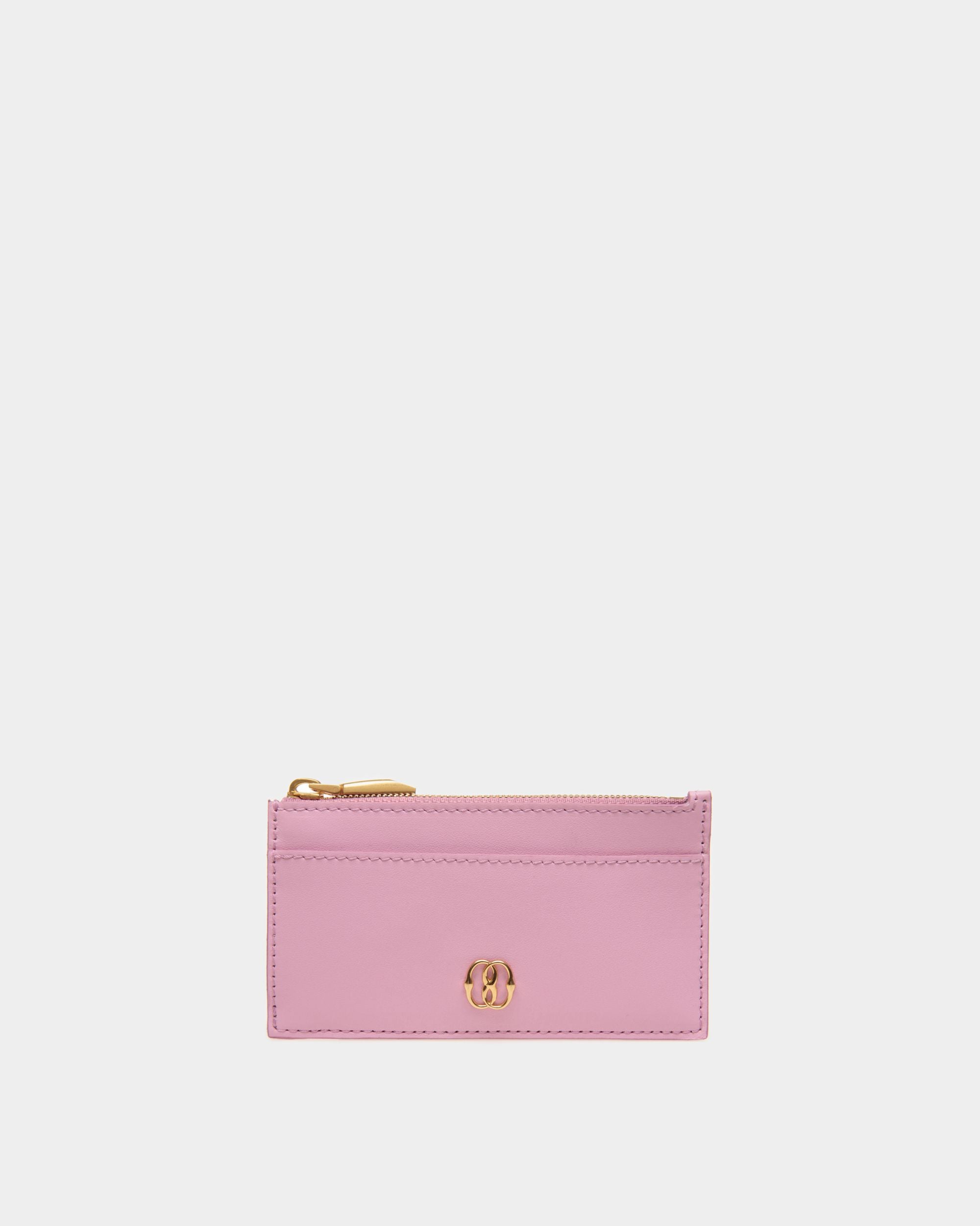 Emblem | Porte-cartes à glissière pour femme en cuir rose | Bally | Still Life Devant