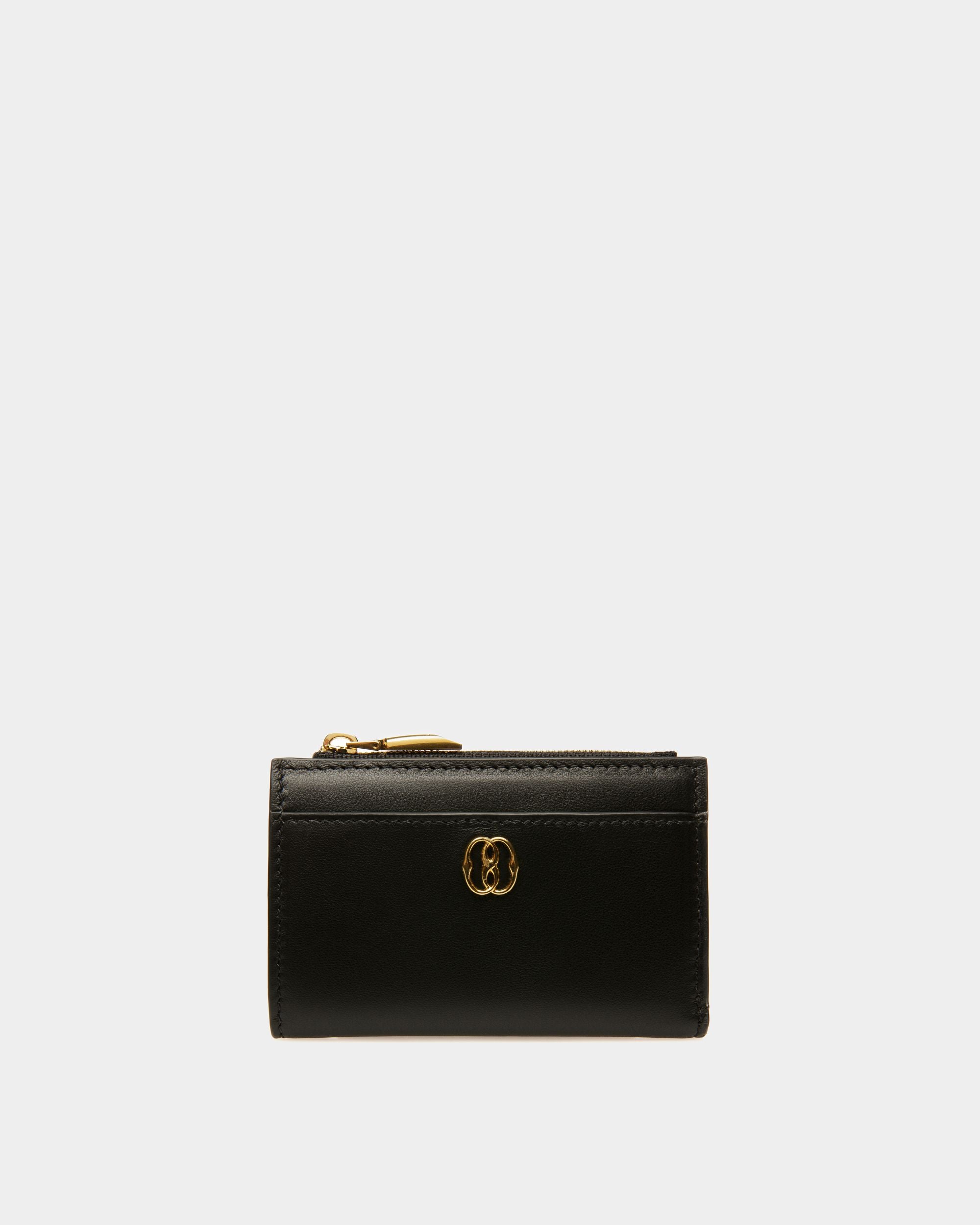 Portefeuille Emblem | Portefeuille pour femme | Cuir noir | Bally | Still Life Devant