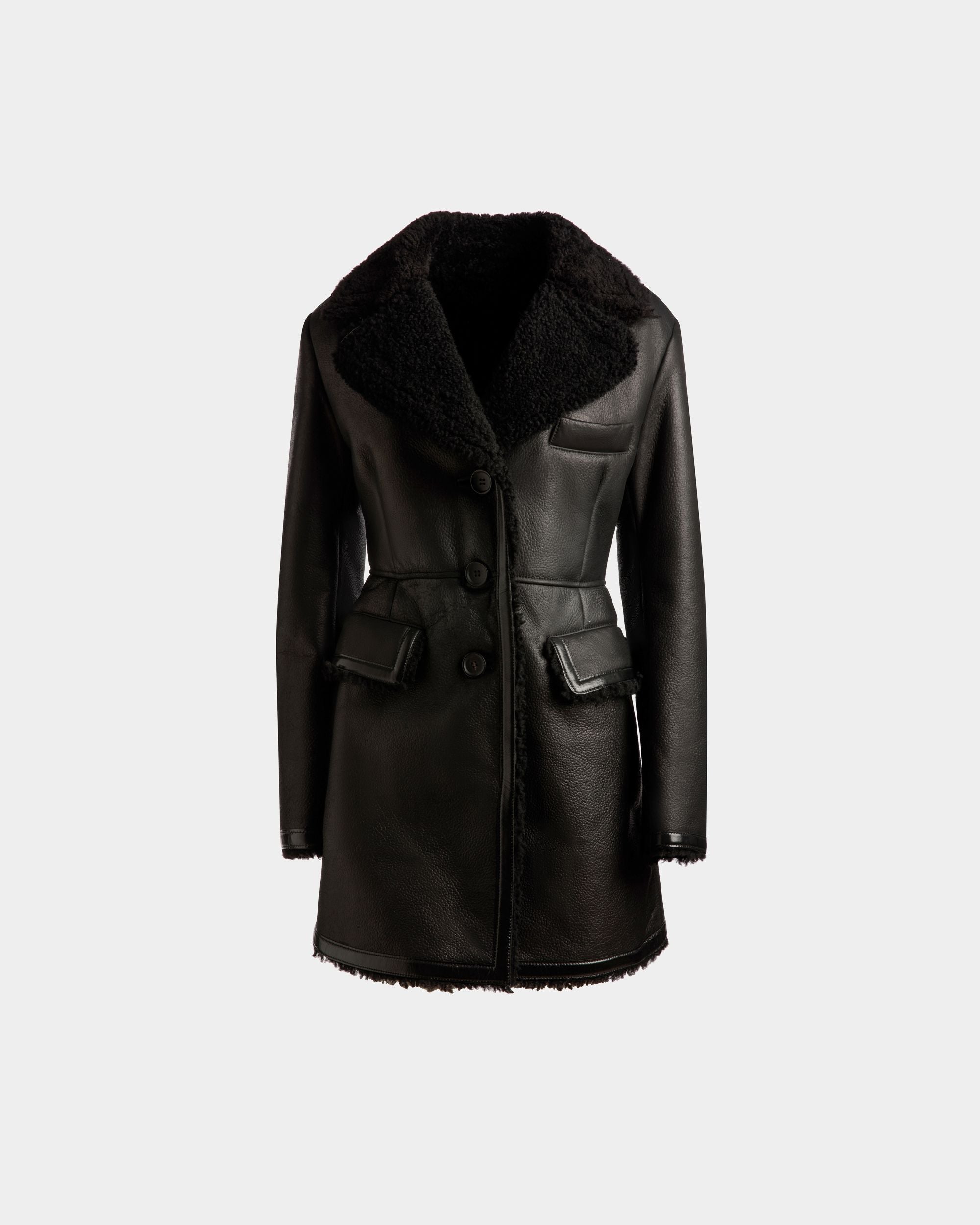 Manteau doublé de laine | Manteau pour femme | Cuir noir | Bally | Still Life Devant