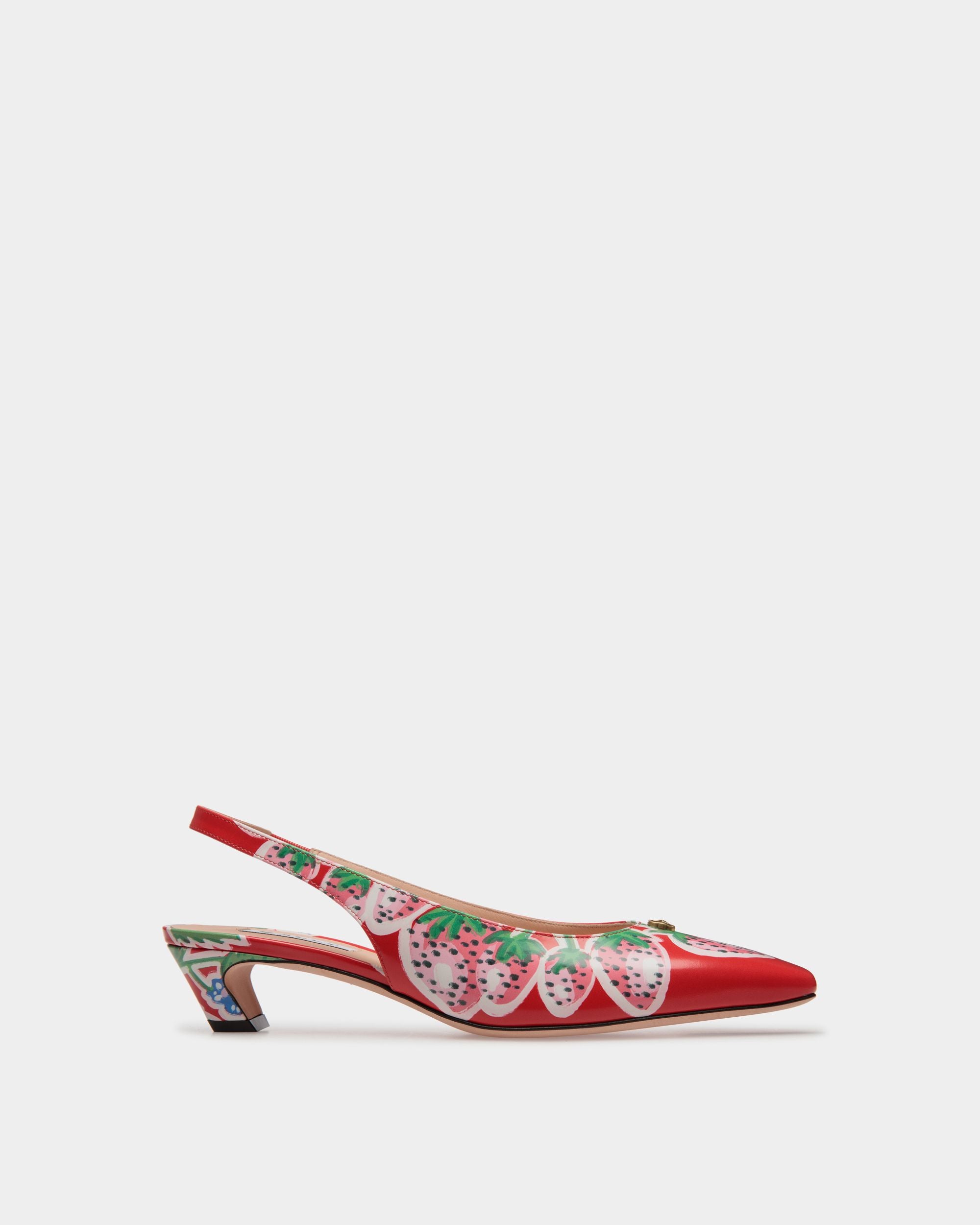 Sylt | Escarpin slingback pour femme en cuir brossé imprimé Strawberry | Bally | Still Life Côté