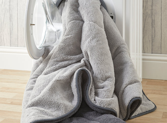 Huggleland Easy Wash Reversible Coverless Teddy Duvet and Pillowcase - Charcoal/Grey Image 5