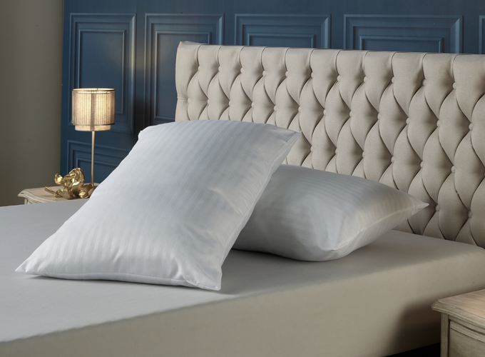 5-Star Luxury Hotel Pillow Pair Image 2