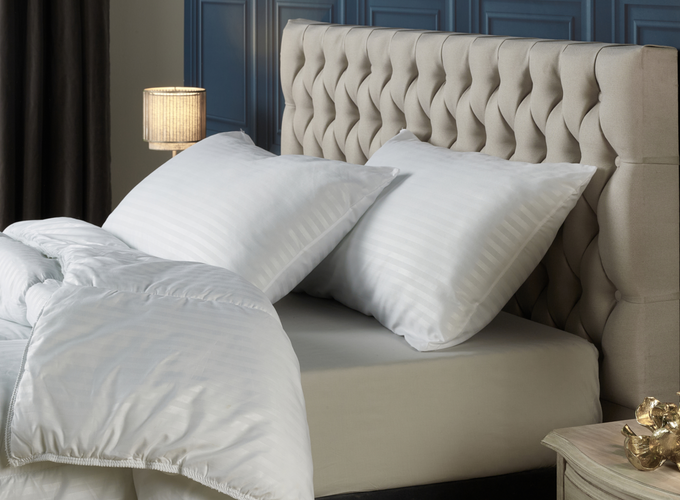 5-Star Luxury Hotel Pillow Pair Image 1