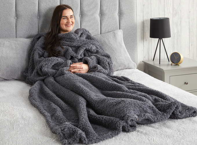 Huggleland Charcoal Teddy Fleece Wearable Relaxing Blanket Image 1