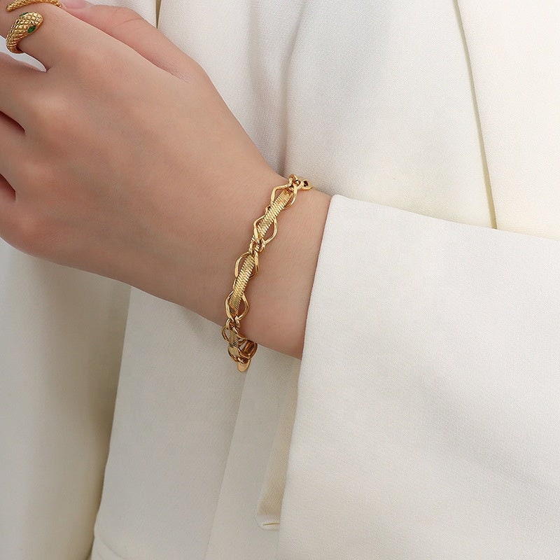 Plain Gold Anchor Link Bracelet - Grownbrilliance