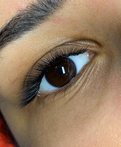 Lash extensions on hooded eyes