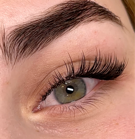 Angel lashes are a new wispy lashes trend