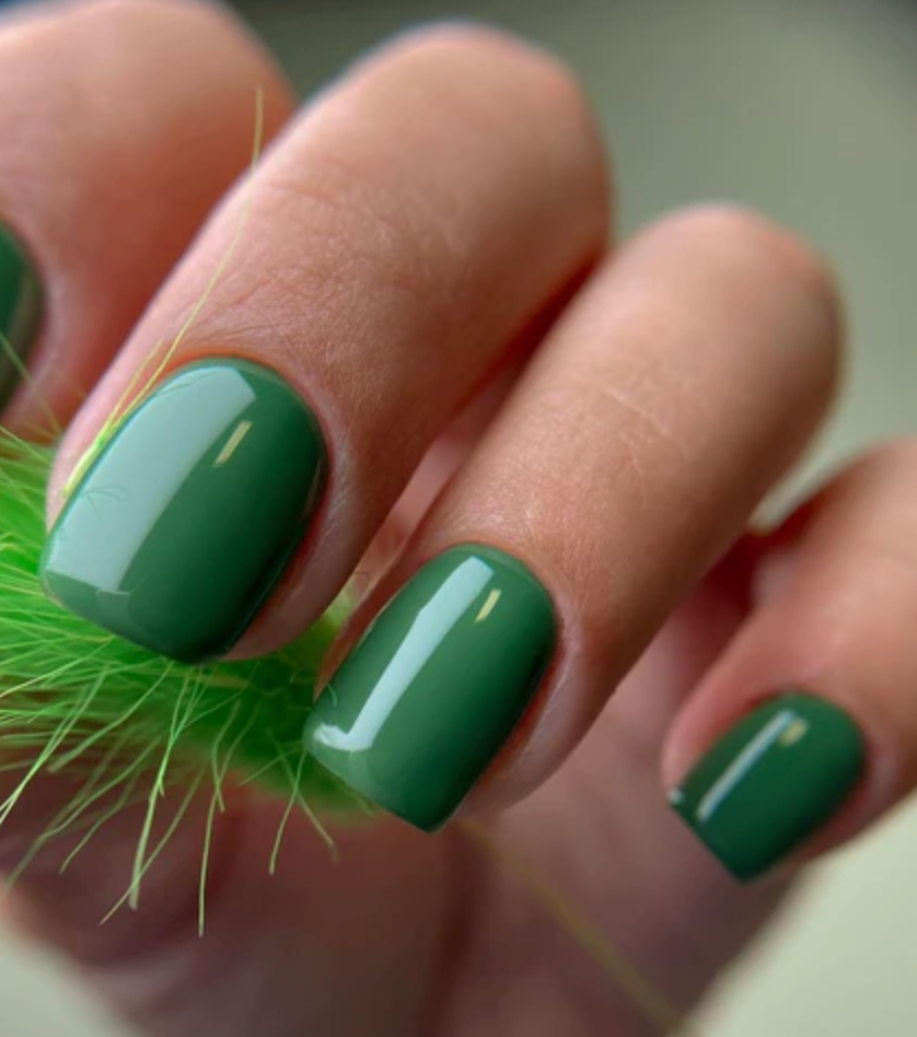 Green gel nail polish Miss Dolla | London Lash AU