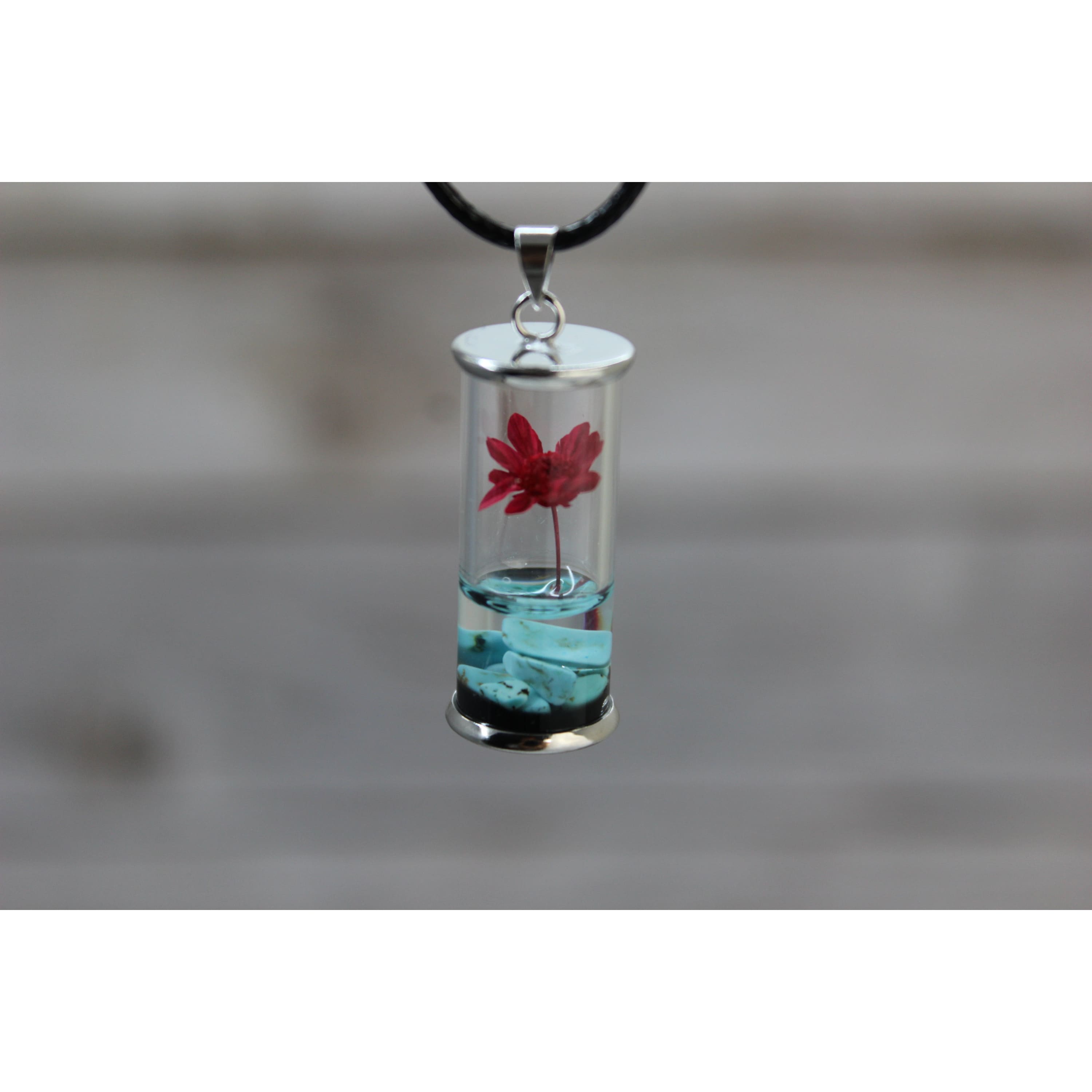 https://cdn.shopify.com/s/files/1/0629/7246/1311/products/liquid-fluid-plant-water-jewellery-art-wish-necklace-in-glass-jewelry-bottle-flower-770.jpg
