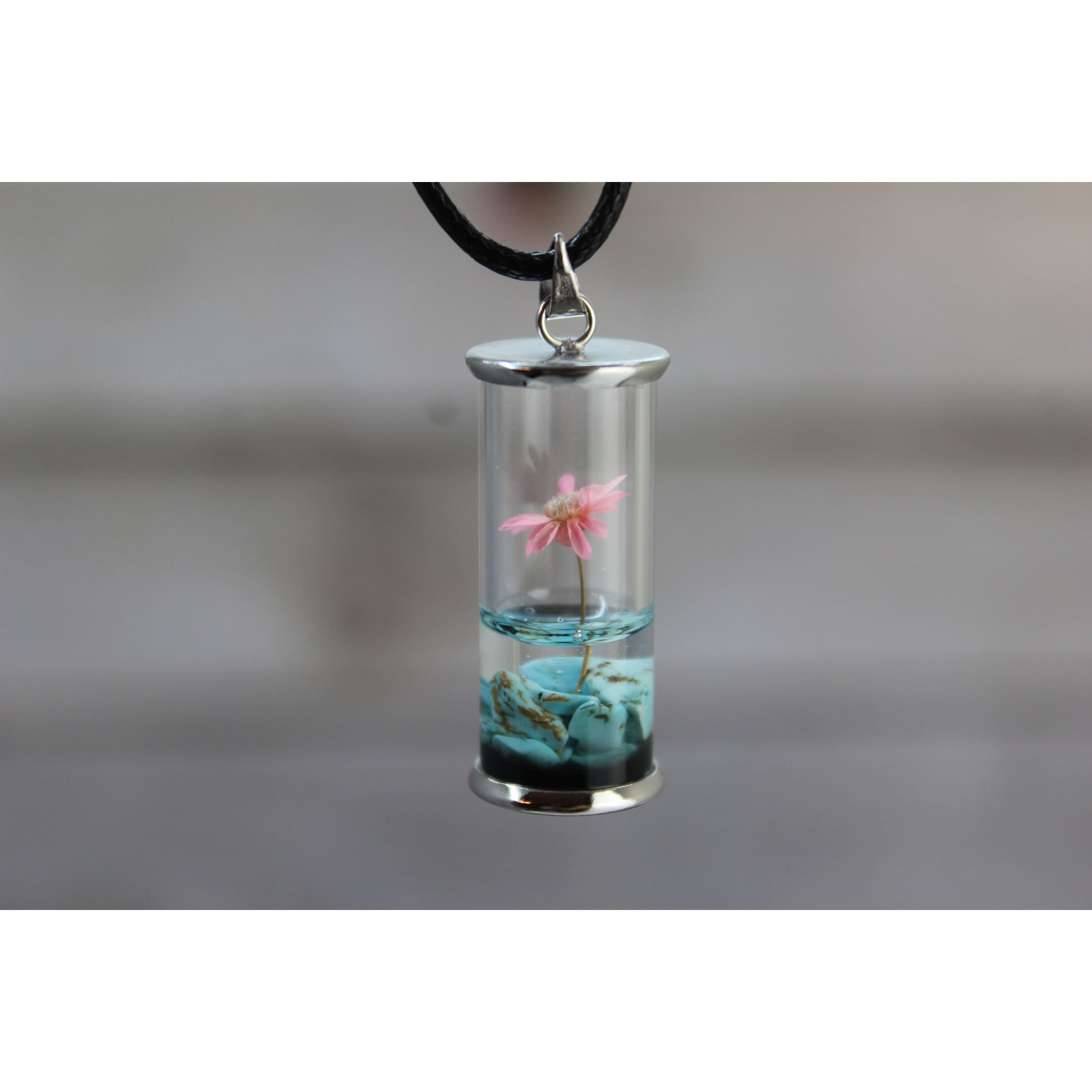 https://cdn.shopify.com/s/files/1/0629/7246/1311/products/liquid-water-jewellery-blue-wish-necklace-in-glass-jewelry-bottle-flower-necklaces-279.jpg