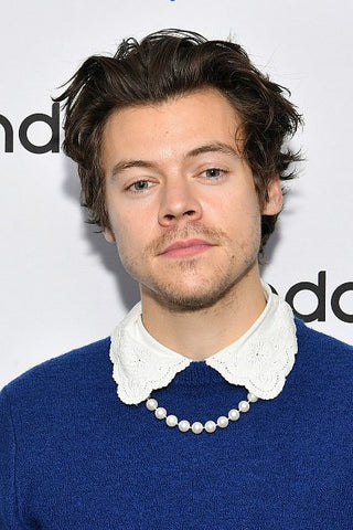 Harry Styles wearing a classic round pearl necklace