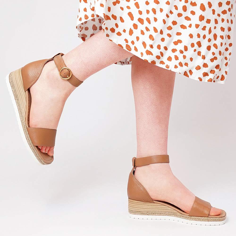 Idola Dark Tan Leather Wedges