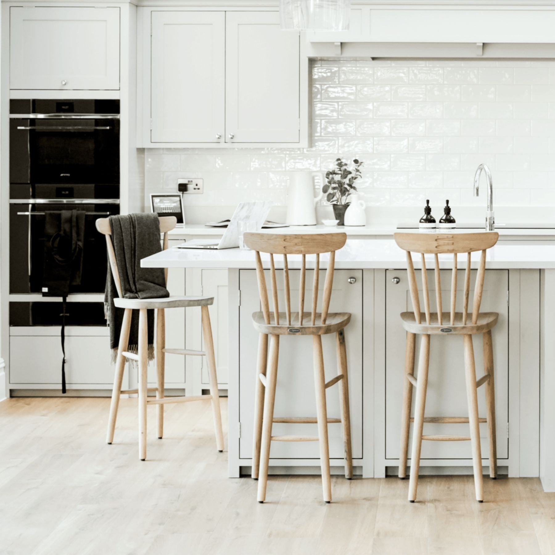 bar stools enhance the completeness of the kitchen island in the house