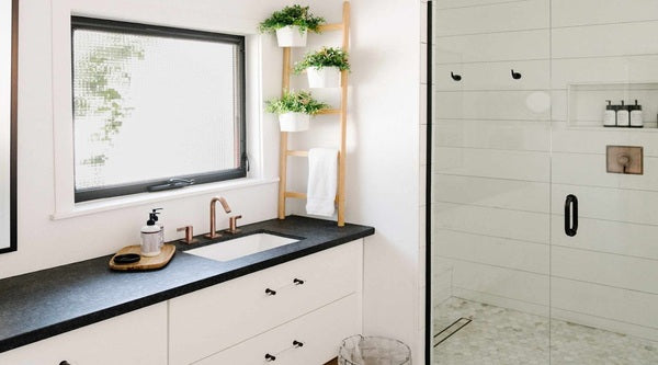 create a strong highlight for the bathroom with black panels