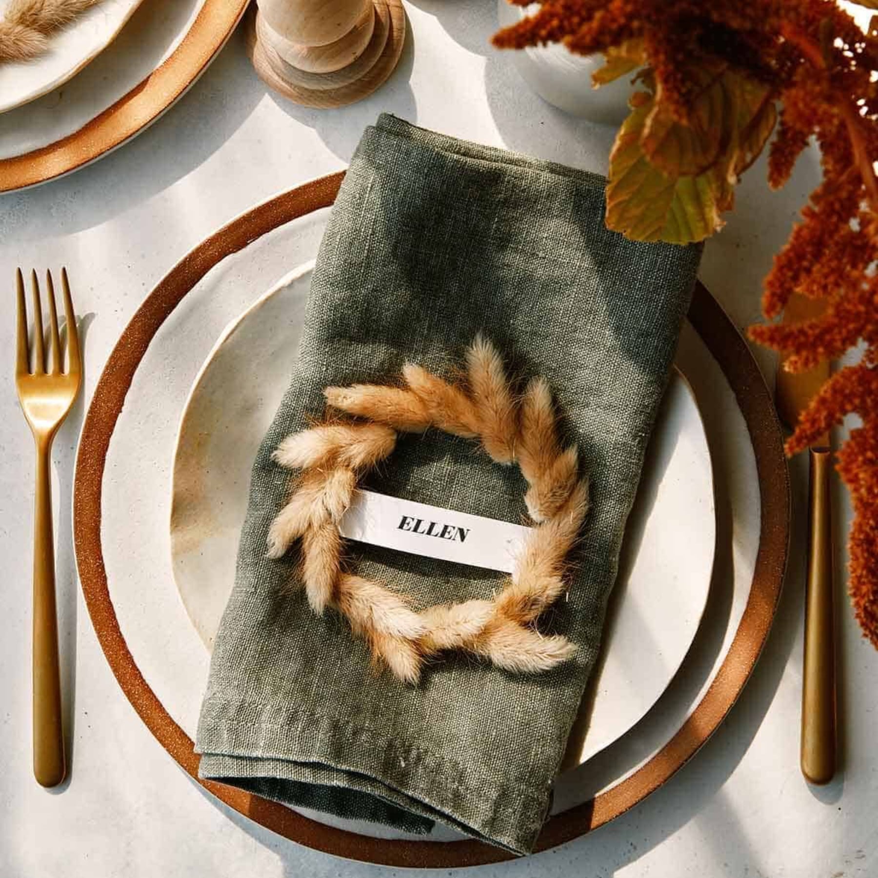 create personalized placemats for your guests with handwritten notes