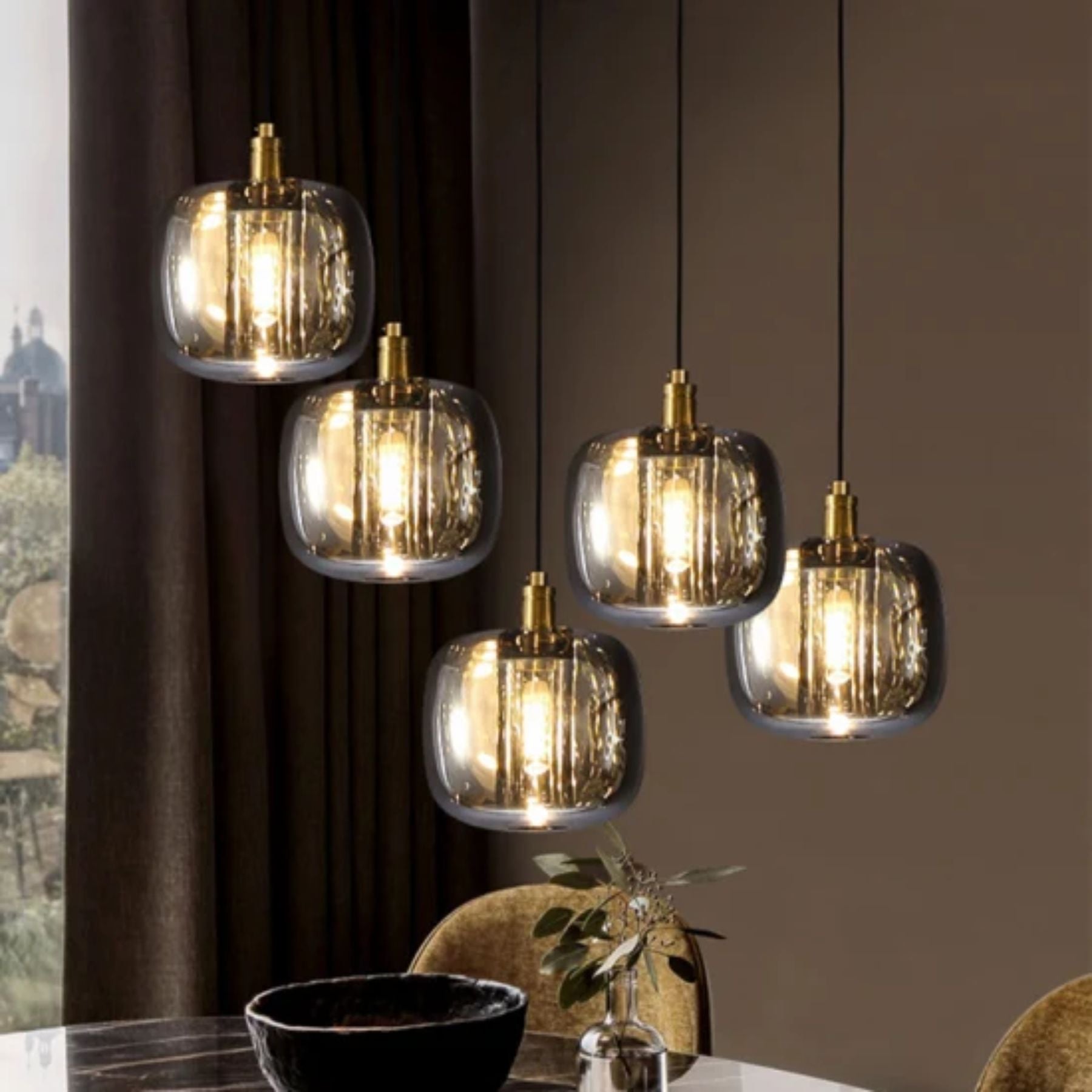 modern crystal pendant lights are designed following the principles of luxury and minimalism