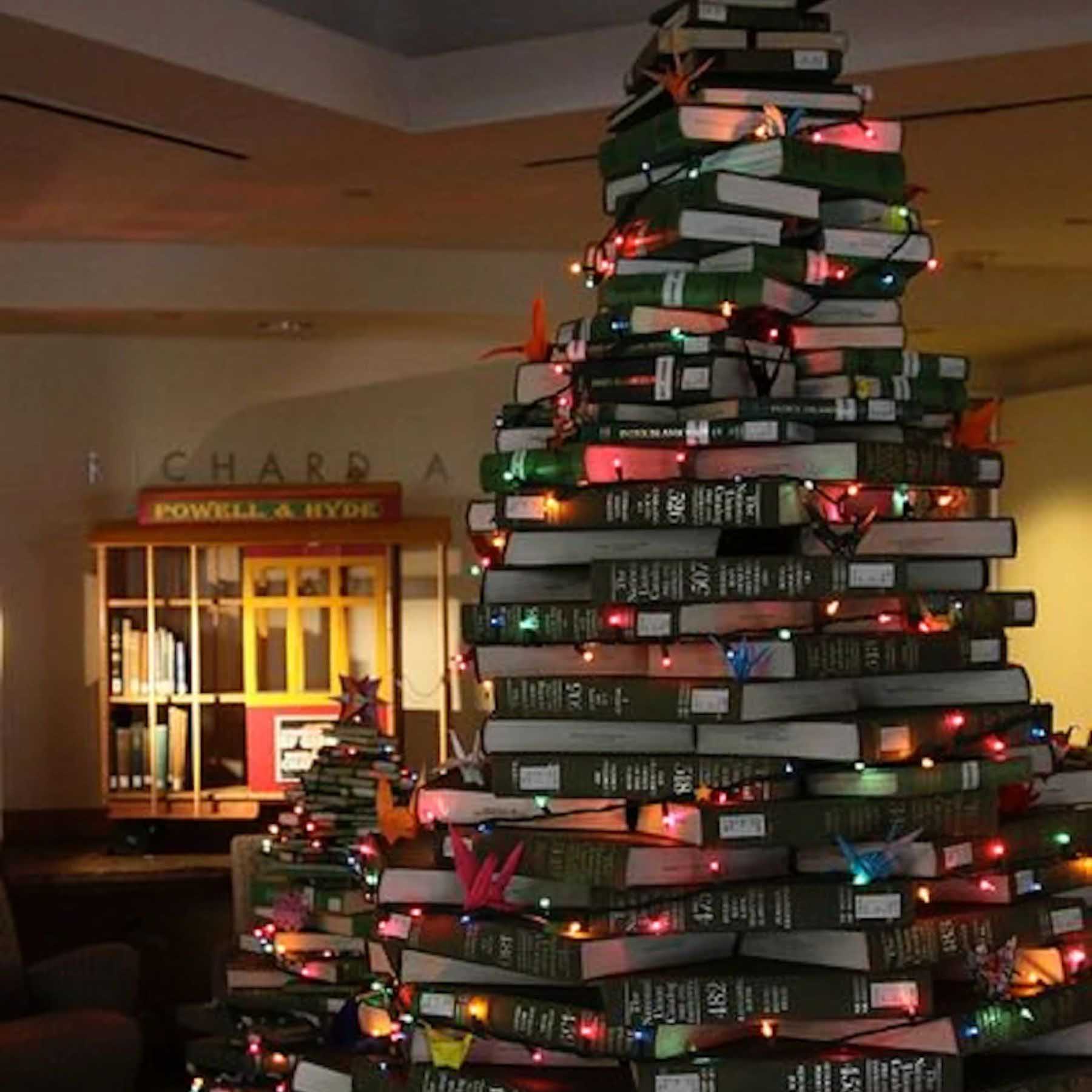 this intellectual christmas tree makes a perfect centerpiece for book lovers