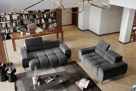 Zdjęcie przedstawiające nowoczesną aranżację salonu z wykorzystaniem sof Plaza z ruchomymi zagłówkami.