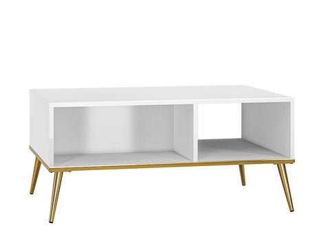 Zdjęcie przedstawiające nowoczesny stolik kawowy z półkami oraz wysokimi nóżkami w błyszczącym złotym kolorze