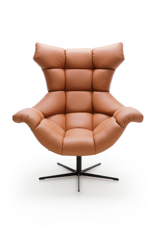 Zdjęcie przedstawiające ekskluzywny fotel bujany Sensi. Obrotowy fotel sensi został wykonany z niezwykle szlachetnego materiału jakim jest skóra naturalna