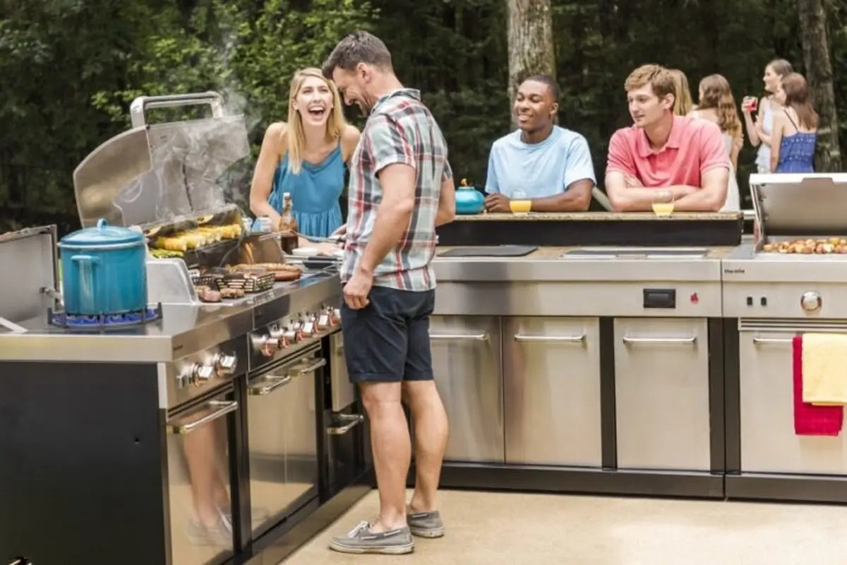 Hosting with your well built and designed outdoor kitchen
