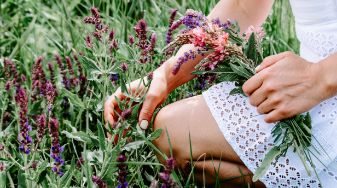 Harvesting with Care: Best Practices for Foraging for Flowers
