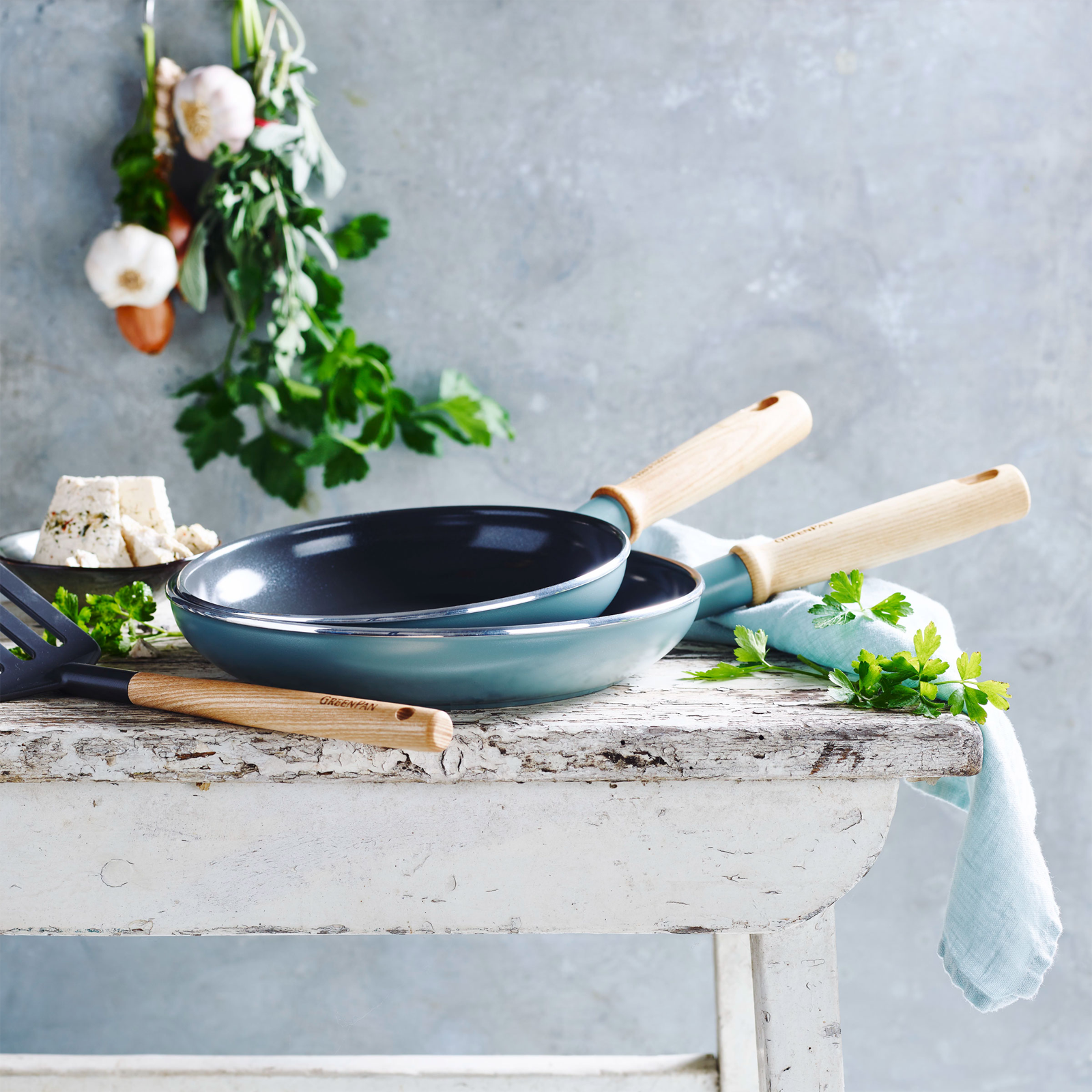 https://cdn.shopify.com/s/files/1/0630/1083/2574/products/ceramic-frypan-mayflower-01_20a.png?v=1674649160