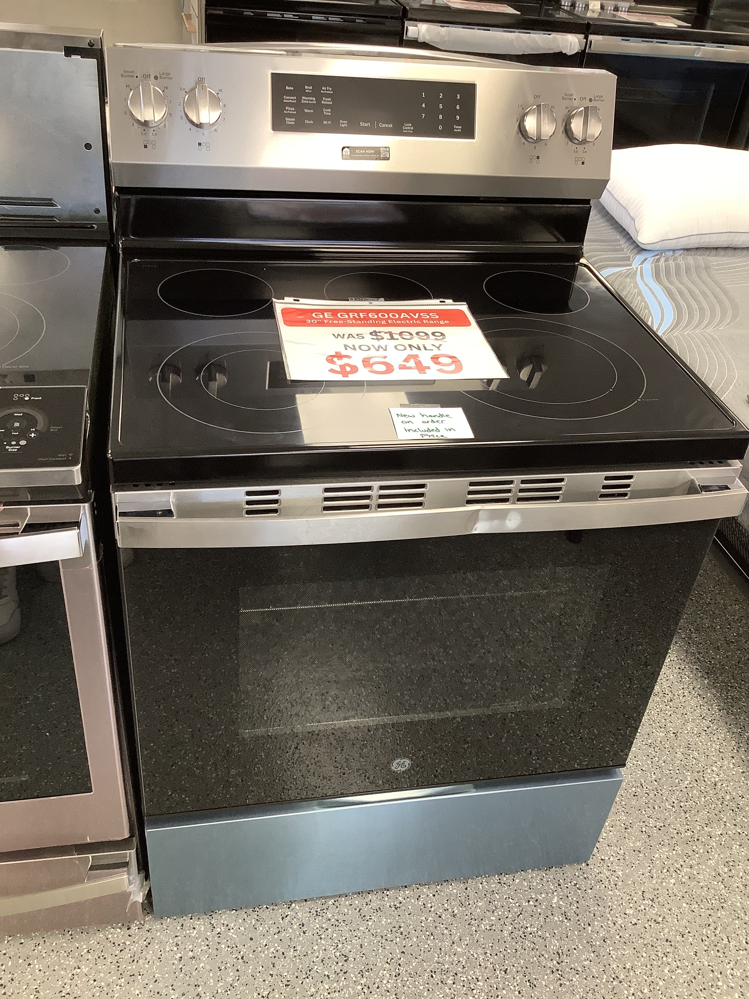 GE® 30" Free-Standing Electric Convection Range with No Preheat Air Fry and EasyWash™ Oven Tray