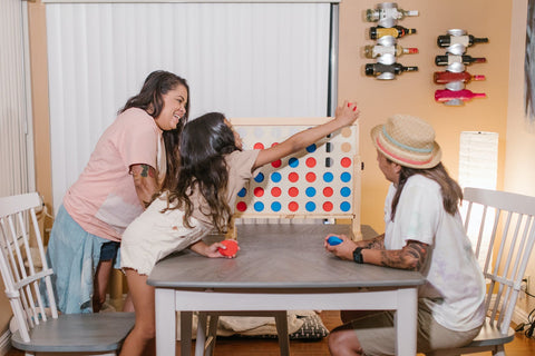 Cultivate good relationship between parents and children by scrapbooking together