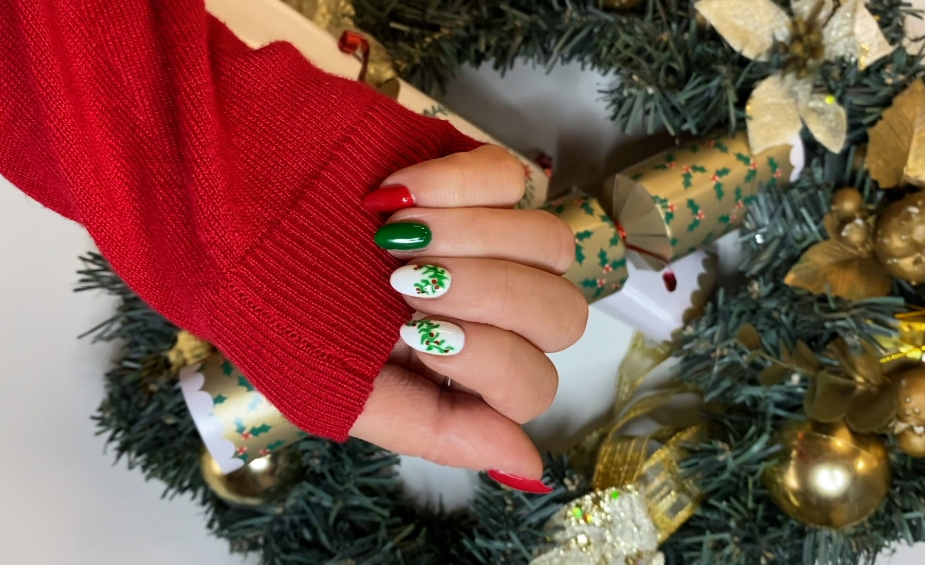 Christmas Wreath Gel Nail Art Design