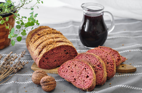 Low-carb bread baked beetroot in a nut crust