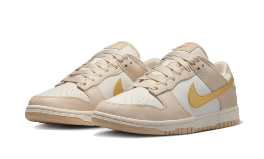 Nike dunk low golden gals