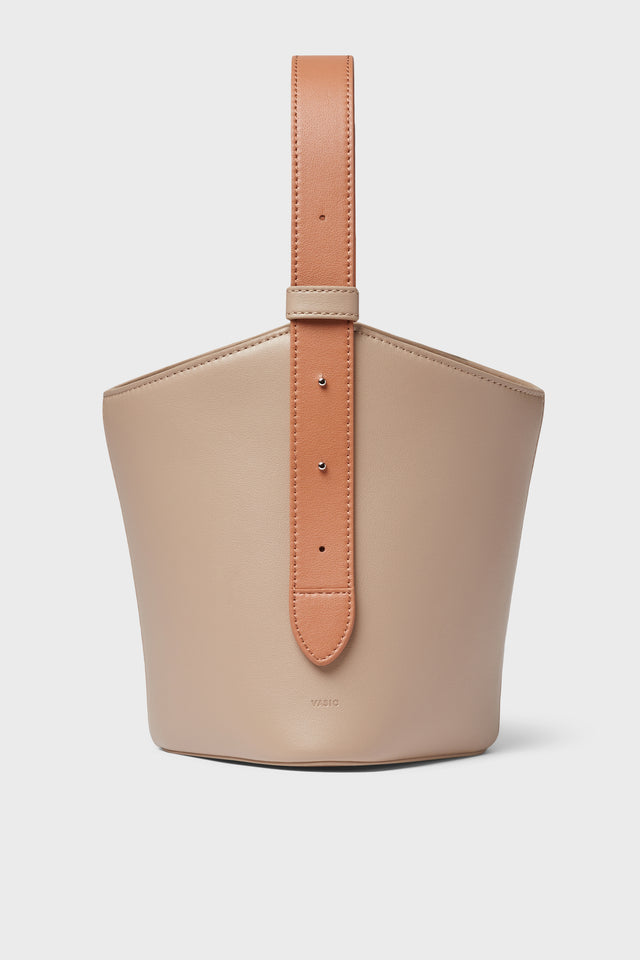 The Clare V Pot De Miel: This Woven Bucket Bag Is Totally Worth It - The  Mom Edit