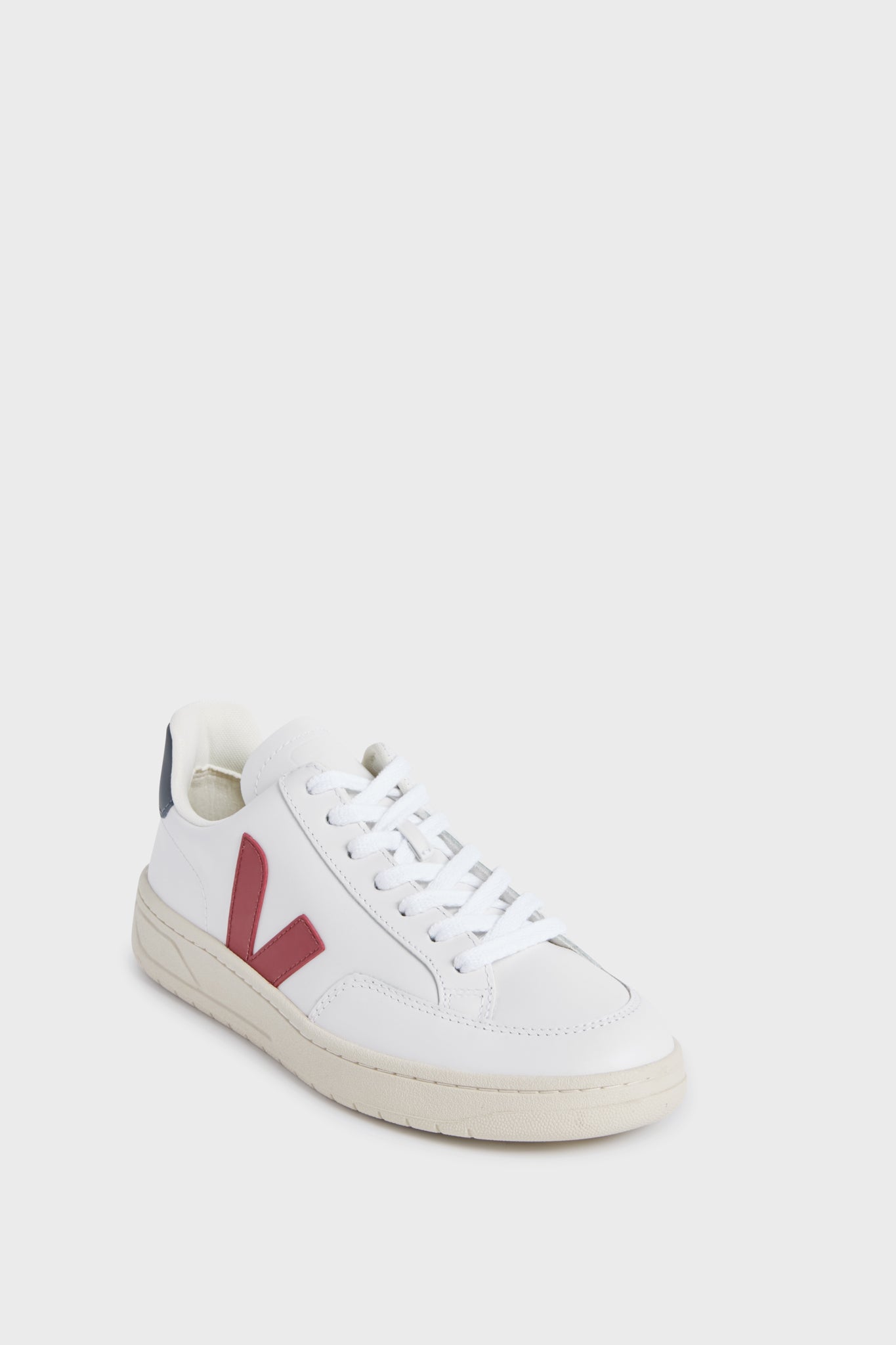 Extra White Marsala Nautico V-12 Sneakers | VEJA