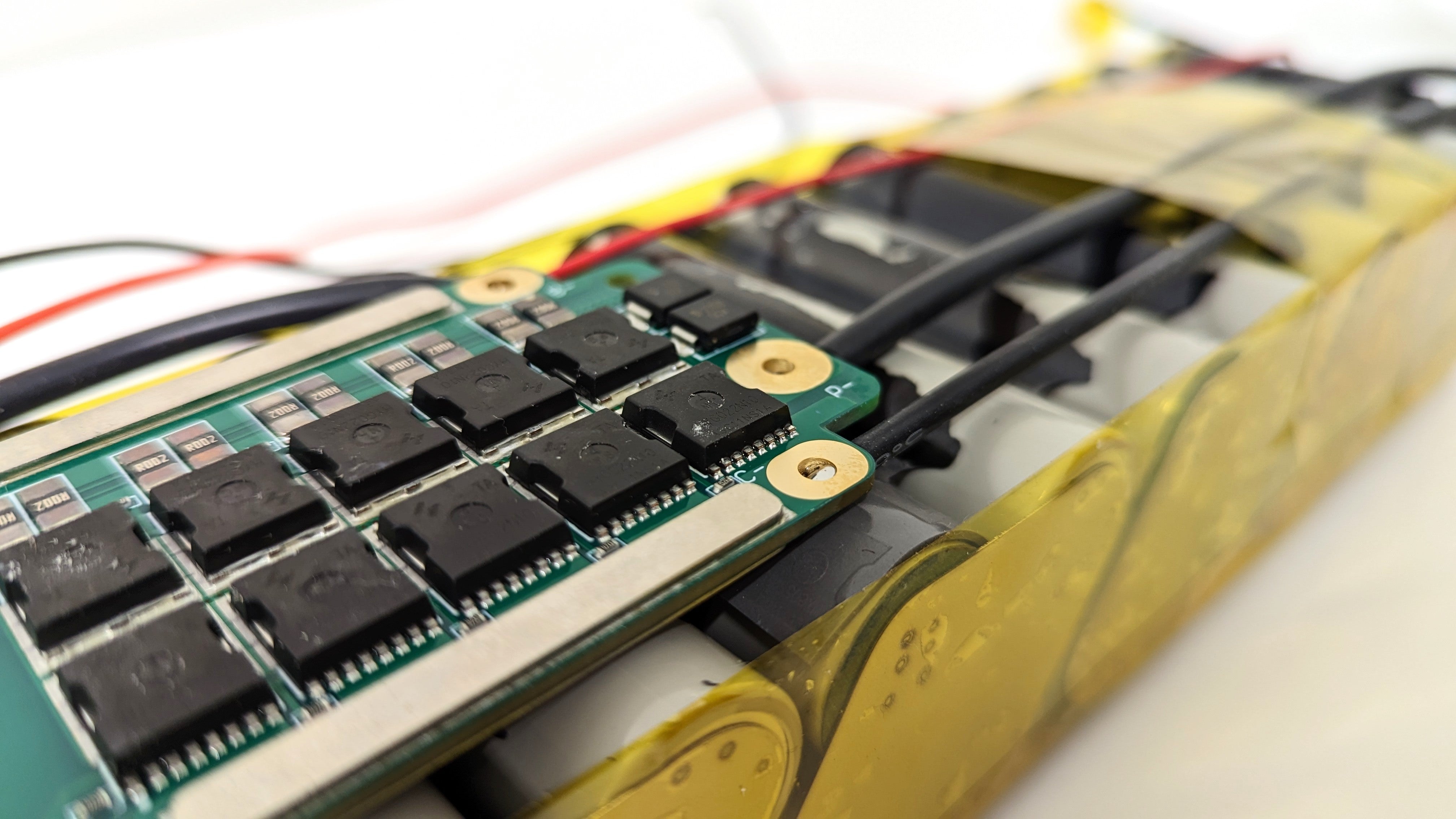 Lithium ion battery pack with BMS