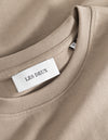 Les Deux MEN Late Night Service T-Shirt T-Shirt 839839-Desert Taupe