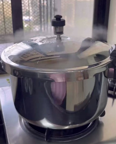 Avias Pressure cooking for 4 whistles