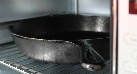 baking Avias cast iron pan in oven