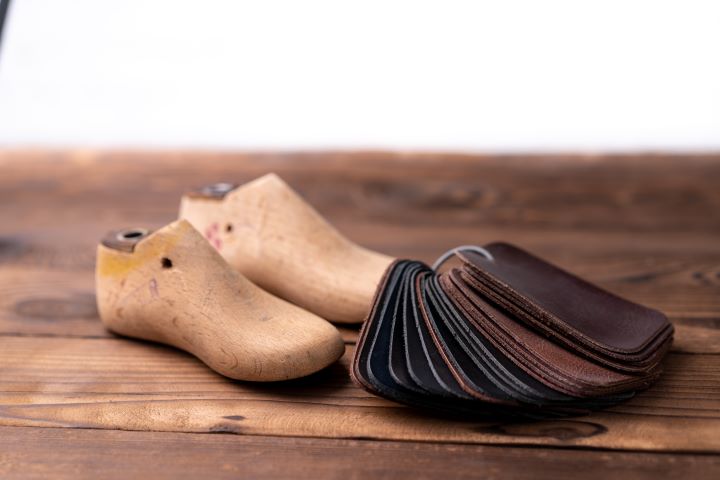 Los zapatos de cuero para hombre Debbano están elaborados con un compromiso con la transparencia del material.