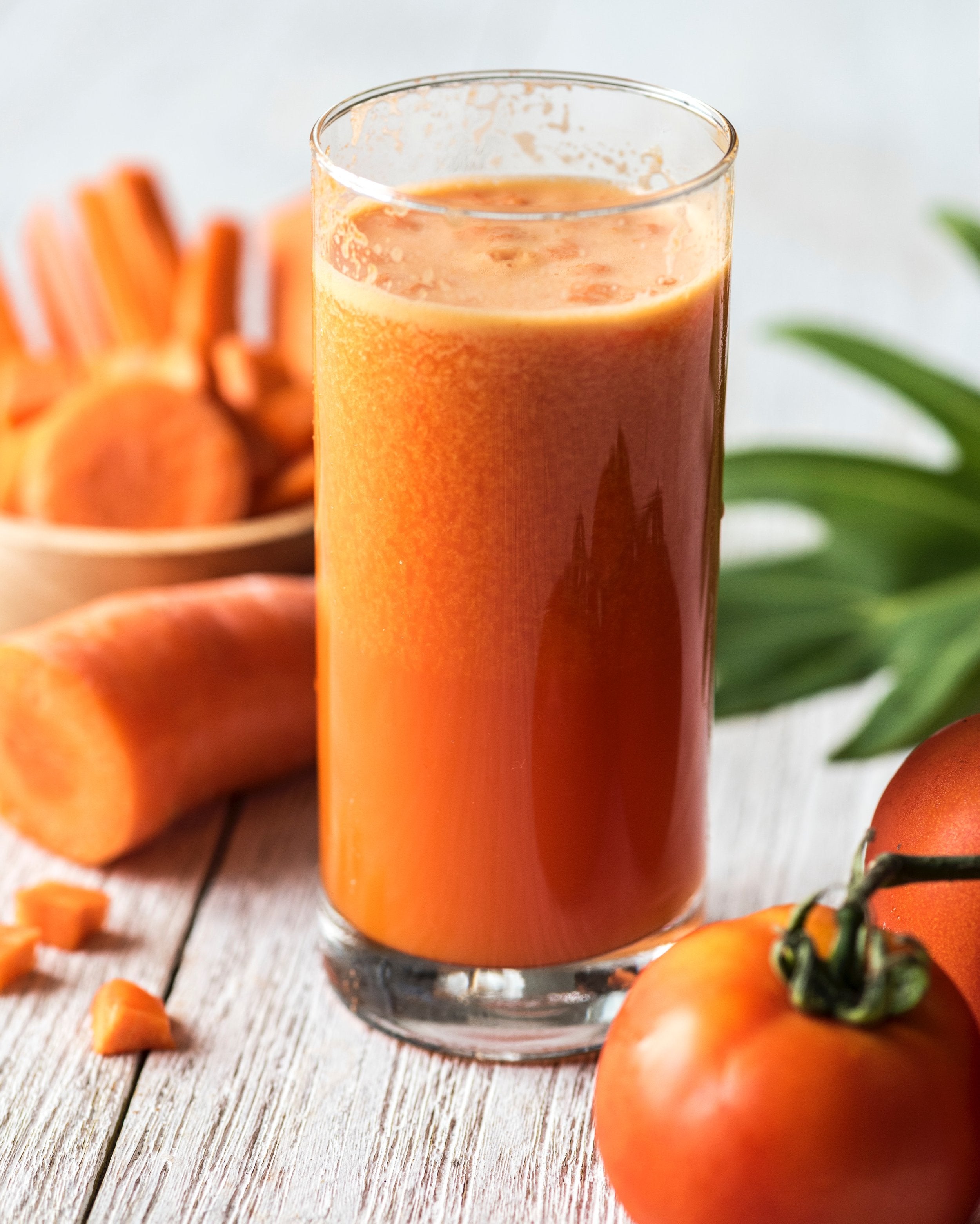 antioxidant-beverage-carrot-juice-1321697.jpg