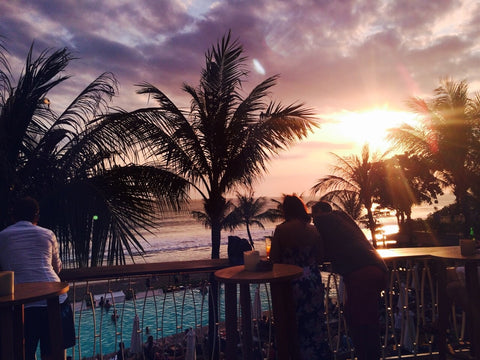 ハネムーンで人気のバリ島のビーチの夕焼け