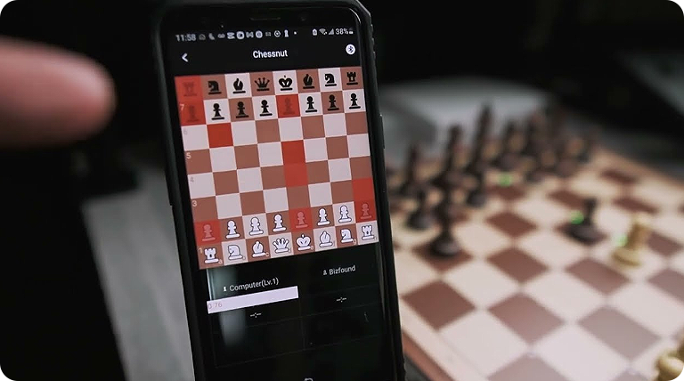 The world's smartest chess board - Chessnut Air