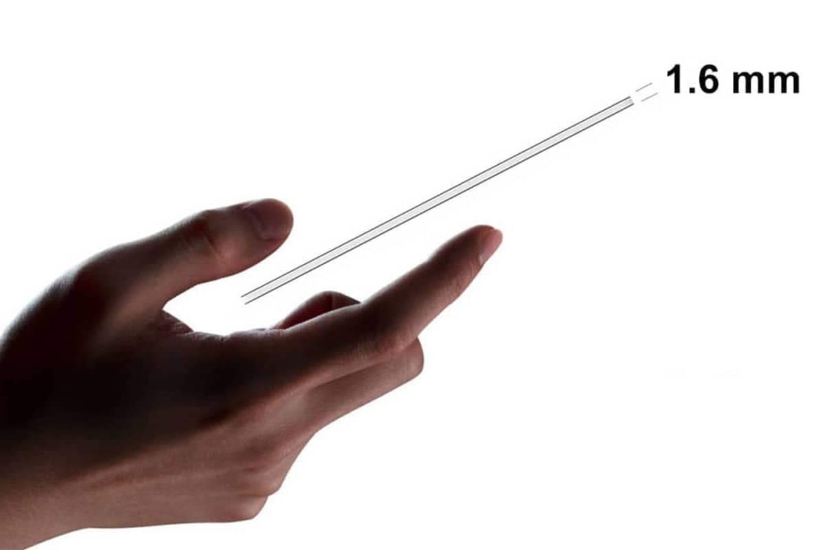 Hand-displaying-the-ultra-slim-profile-of-the-Seinxon-tracker-measuring-only-1.6mm-in-thickness-emphasizing-its-sleek-and-portable-design-mobile.jpg__PID:a9beabe2-6ad0-476f-9fec-43f9be41f364