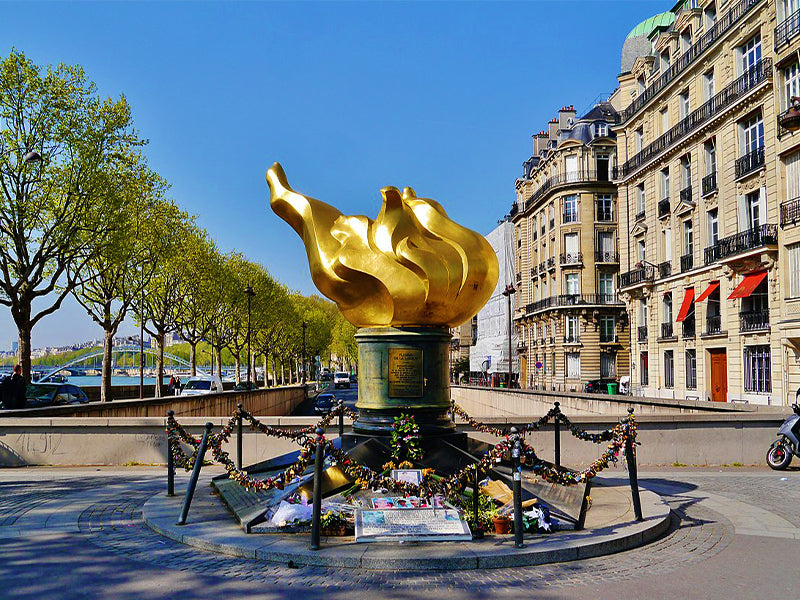 Flambeau statue de la liberté pont d'alma